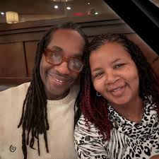 Hanging out with @wealth_speaker. She's talented. She's gifted. And she's  rich. I love when I get to hang with my rich friends. Oh, and I definitely  need a box to go! I'm