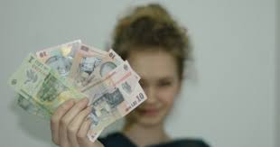 Mirela vaida, mama a trei copii, este nemultumita de faptul ca femeile care primesc indemnizatie de crestere a copilului nu pot lua bani din doua locuri. IndemnizaÈia UnicÄ La NaÈterea Copilului CreÈte Incepand Cu 1 Ianuarie 2019 Ce SumÄ Vor Primi Familiile Ea Md