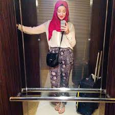 Hope you guys find my account inspirational. Muslim Women Add Personal Style To A Traditional Garment The New York Times