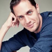 En septembre, grand corps malade se produit a cappella sur la scène du réservoir à paris, devant un public composé de nombreux artistes invités pour l'occasion. Les 20 Meilleures Paroles De Grand Corps Malade Greatsong
