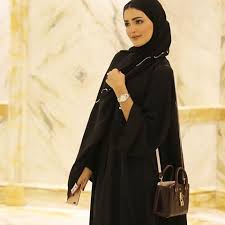 تعجبكم شيله العبايه ساده ولا فيها ديزاين