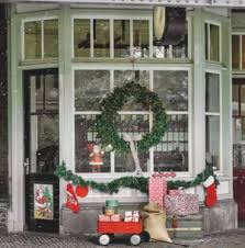 It features fluffy pine branches, skinnier branches, holly leaves, bare brown branches, bright red berries, and pinecones! Garlands Wreaths Christmas Decorations Christmas Wreaths For Sale Christmasland Ie