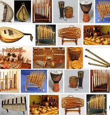 Dalam sebuah pertunjukan, alat musik tradisional jawa tengah yang satu ini juga dimainkan dengan cara dipukul menggunakan pemukul khusus. Gamelan Alat Musik Tradisional Jawa Timur