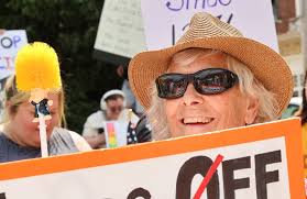 Thousands of 'No Kings' protesters fill the streets and squares around  central Missouri