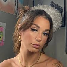 Jocelyn Sullivan's Instagram, Twitter & Facebook