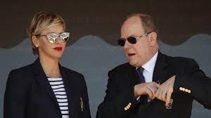Doch das jubiläum verbringen die royals offenbar getrennt. Furstin Charlene Und Furst Albert Keine Ruckkehr Nach Monaco So Sehr Leidet Sie Unter Der Trennung News De