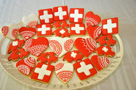 Cookies To Celebrate Swiss Day Flags Switzerland And Embroidered Hearts Com Imagens Festa Decoracao