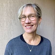 Jennifer Anna's Instagram, Twitter & Facebook