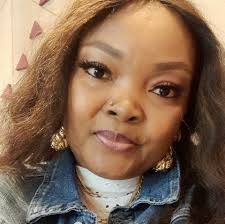 She needs your advice please 🙏🏼 married Have year the man who kids  though. public recruited school where teach English. please, confußed.  There's guy, male been working here Since arrived started work,