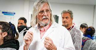 Une séquence à revoir sur non stop zapping. Didier Raoult Le Geste Fou D Un Fan Du Decrie Professeur Purepeople