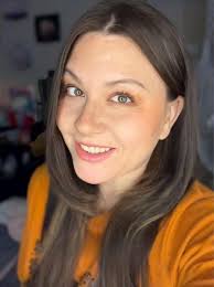 In season 4 when Linda's band performs at her high school reunion, she says  she's gonna be like Carrie