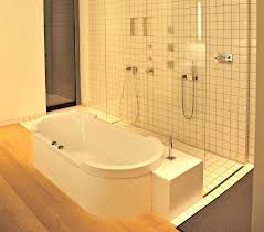 „für den bischof wurde die sache noch schlimmer als man mitbekam, dass allein seine badewanne 15.000 euro kostete. Pilger Ansturm Auf Den Protz Bau Des Bischofs