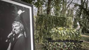 Petr muk byl český zpěvák a hudebník narozený 4. Pohreb Petra Kellnera Rodina A Pratele Se Naposledy Loucili S Tragicky Zesnulym Miliardarem Extra Cz