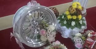 Bila sebut saja tentang hantaran kahwin, kita semua pasti akan teringat persalinan baju, kasut, beg, jam yang kebanyakannya barang berjenama. 8 Benda Ni Jarang Orang Jadikan Hantaran Kahwin Nombor 7 Tu Tak Pernah Terfikir Langsung
