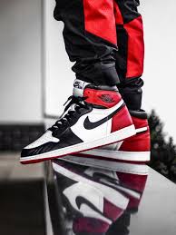 Nike Air Jordan 1 Retro Black Toe 2016 By Nineteen 85 Nike Air Jordan Shoes Air Jordans Retro Sneakers Fashion