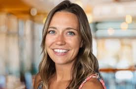 Alison Stratton's Instagram, Twitter & Facebook