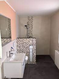 Dusche mauern detaillierte anleitung in 3 schritten dusche mauern wie geht das gemauerte duschen sind häufig eine überlegung bei der duschabtrennung dusche mit mauer badsanierung das hat. Mein Bad Trennwand Spiegelschrank Dusche