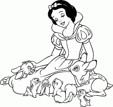 Imediatamente mandou chamar seu melhor caçador e ordenou que ele matasse a princesa e trouxesse branca de neve correu pela floresta muito assustada, chorando, sem ter para onde ir. Desenhos Para Colorir Da Branca De Neve E Os 7 Anoes Desenhos Da Branca De Neve E Os 7 Anoes
