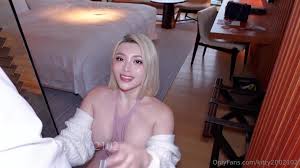 kitty2002102 new Chinese babe sucks two cocks