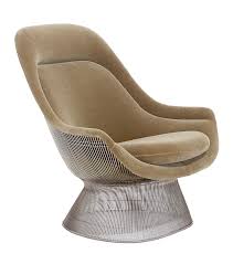 A big soft comfortable sprawling in an easy chair opposite him was a fat european in a tight white linen suit buttoned up to the neck. Platner Sessel Easy Chair Knoll Milia Shop