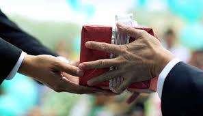 Corporate Gift Giving In The Chinese Culture Nell King Linkedin Blog Video Corporate Gifts Business Gifts