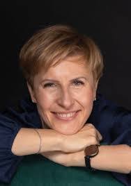 Anna Lucci's Instagram, Twitter & Facebook