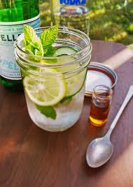 This Looks Like It Has Booze In It Me Gusta Lemon Vodka Drinks Picnic Drinks Lemon Vodka