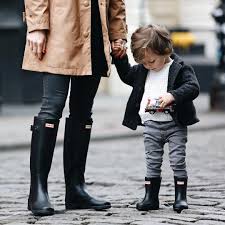 The Hunter Kids First Classic Is A Specialised Welly Designed For Growing Feet A Flatter Sole And Rounder F Kids Outfits Kids Rain Boots Toddler Hunter Boots