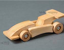 Las figuras de plantas, arbustos y árboles ya están hechas con polietileno de origen vegetal, pero apenas es el comienzo, pues lego planea que en un futuro todas sus piezas sean de este material. Wooden Car Kids Toy Car Willys Mb Wooden Toy Car Etsy Wooden Toy Cars Wooden Car Wooden Toys