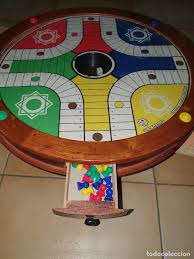 Clásico juego del parchís con ilustraciones de la época, tablero fabricado sobre cartón rígido y las fichas, cubiletes y dados están fabricados en madera y dentro de. Parchis Parchis Antiguo Anos 50 Marca Rim Vendido En Venta Directa 165648582