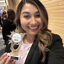 Eva Barrientos, CSC (@EvaEBarrientos)