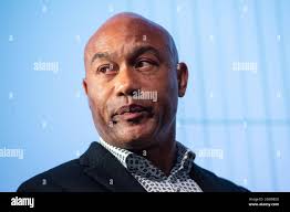 Art museum director hi-res stock photography and images