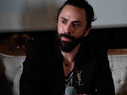 Jay de la Cueva presenta la crónica 'Traidor', un filme de Andy Caballero