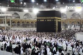 Nampaknya javascript anda telah dilumpuhkan. Menghadap Kiblat Saat Sholat Harus Persis Ke Arah Kabah Republika Online