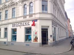 Benutzen sie den tab 'karte & route', um die schnellste route zu markt in güstrow zu planen. Kontakt Apotheke Zur Mutter Gottes Gudrunstrasse 150 1100 Wien