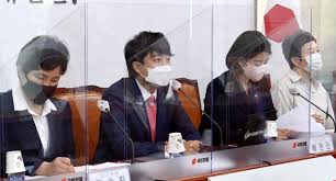 또한 이른바 '윤석열 x파일'도 새로운 악재다. Ycgadiyccibffm