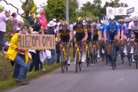 Just minutes after christian prudhomme had set the 108th edition of the annual bike race in motion, there was carnage on stage one. Hsm0losaaffcqm