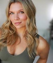 Diane Avery's Instagram, Twitter & Facebook