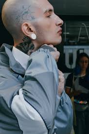 Andrea Crews redéfinit le style du businessman d'aujourd'hui