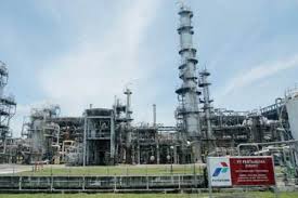 Corporate secretary pt kilang pertamina internasional (kpi) ifki sukarya mengatakan tim hsse kilang pertamina balongan tengah fokus melakukan pemadaman api di kilang yang berlokasi di desa balongan, kabupaten indramayu, jawa barat. Refinery Unit Vi Balongan 23 Tahun Amankan Pasokan Bbm Ring Satu Dalam Negeri Nusakini