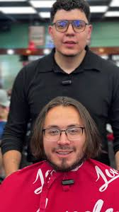 Mira la transformación de David 😱 un corte de cabello , lo cambia todo ❤️  #visagismo #asesoriadeimagen #asesoria #barberia #barberobogota  #elmejorbarbero #visagismobogota