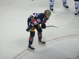 Die zeitung für eishockey fans. Eisbaren Berlin Schiessen Krefeld Pinguine Mit 6 1 Aus Der Halle Eishockey Magazin