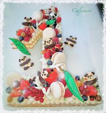 Calysucre On Instagram Numbercake Ganaches Vanille Et Fraise Fruits Rouges Macarons Fraise Biscuits Chocol Macaron Fraise Biscuit Chocolat Ganache Vanille