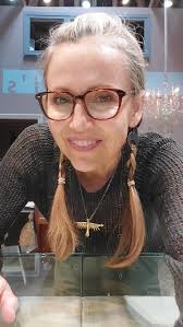 I'mmmmm baaack! Had to take a lil' Breaky break cause life was lifing.  Missed you 😘 Jewelry: @hespera Tshirt: @arroyo__amber