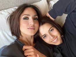 She is an italian television host, singer and actress. Ambra Angiolini Tra Chiamate Ad Allegri E Pulizie La Quarantena A Brescia Corriere It