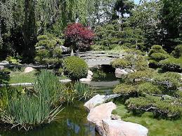 Mei Tian Loves Gardening And We Think Chinese Gardens Are Particularly Beautiful Don T You Agree Chinese Garden Japanese Garden Zen Garden