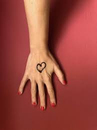 Check your henna for any sticks or large bits of plant matter. Why Not Try Creating Your Own Henna Tattoo I Creating Henna Tattoos Is Fun