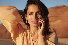Армас на san diego comic con в 2017 году. Actress Ana De Armas Muse Of The Natural Diamond Council S First International Campaign Luxus Plus