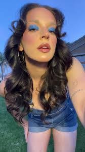 Maxine Weller's Instagram, Twitter & Facebook