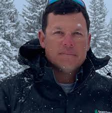 Does anyone have a white F250 with chrome package that has blacked out  features?